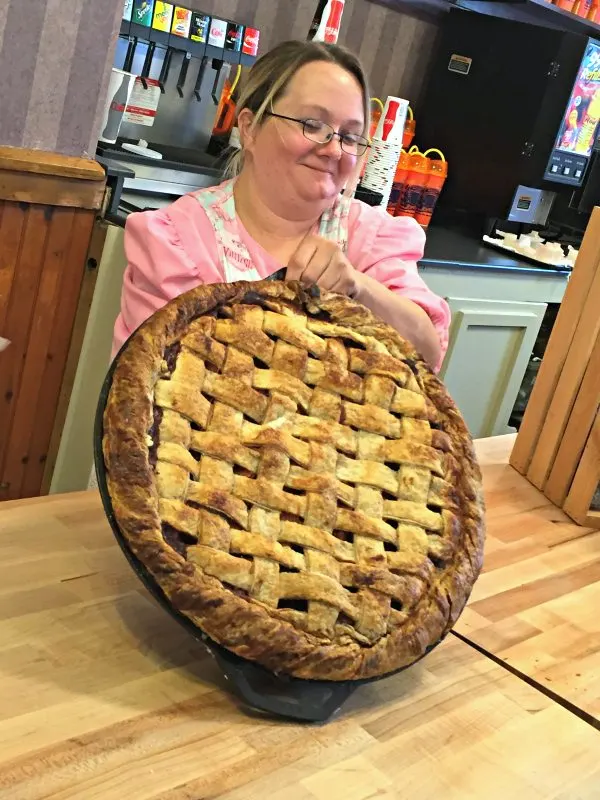 25 Pound Apple Pie Dollywood