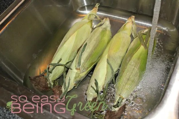 soak corn for grilling for 15 minutes in water