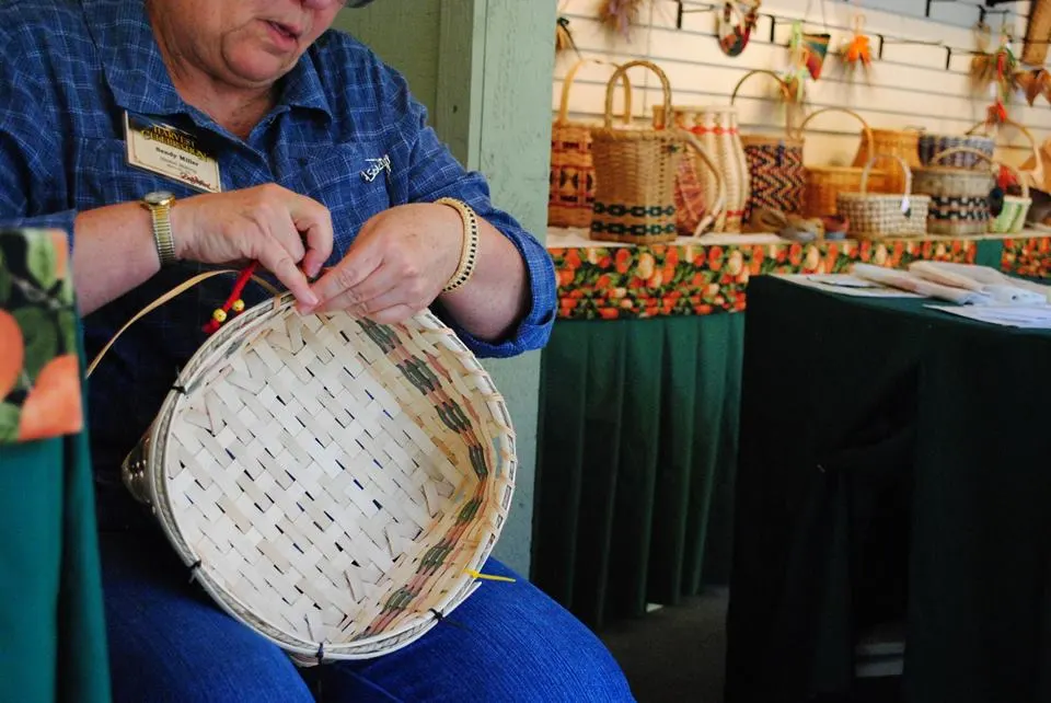 Dollywood Harvest festival crafter marking basket