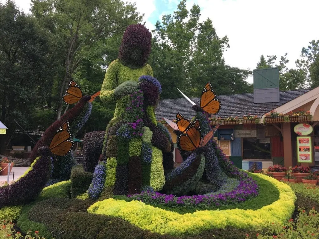 dollywood plant sculpture of coat of many colors
